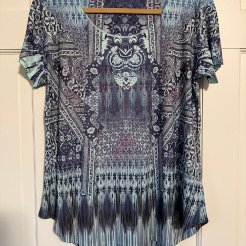 World Unity Short Sleeve round Neck Tee Size L Never Worn